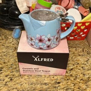 Stunning Alfred ceramic stainless steel teapot. Brand new! Original packaging!